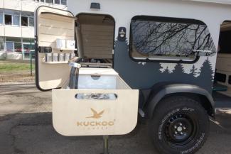 Kuckoo Camper vor dem FLG